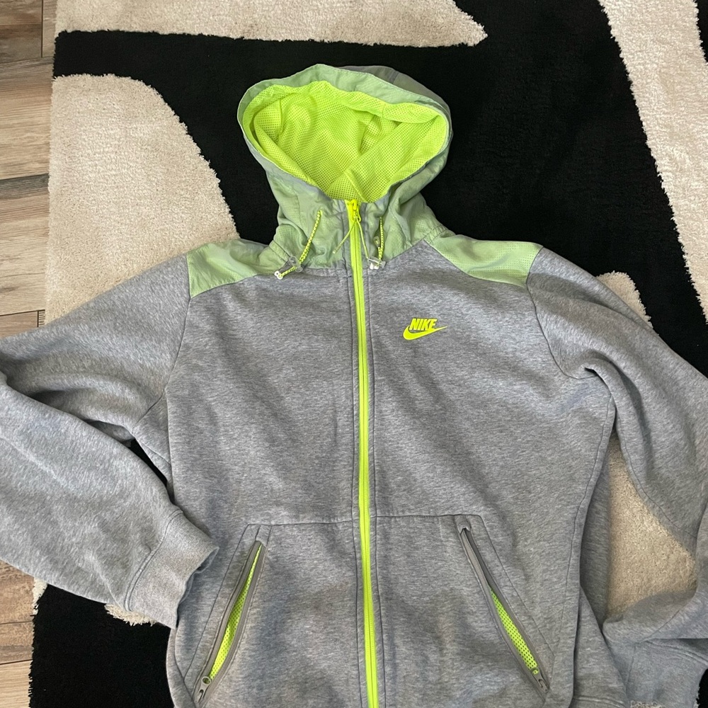 Nike mens Hoodie in Gray and Neon Volt Yellow/air max 95 neon/ Foamposite volt